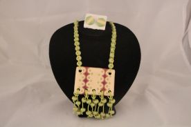 Colar de placa de cerâmica  gelo, verde claro.